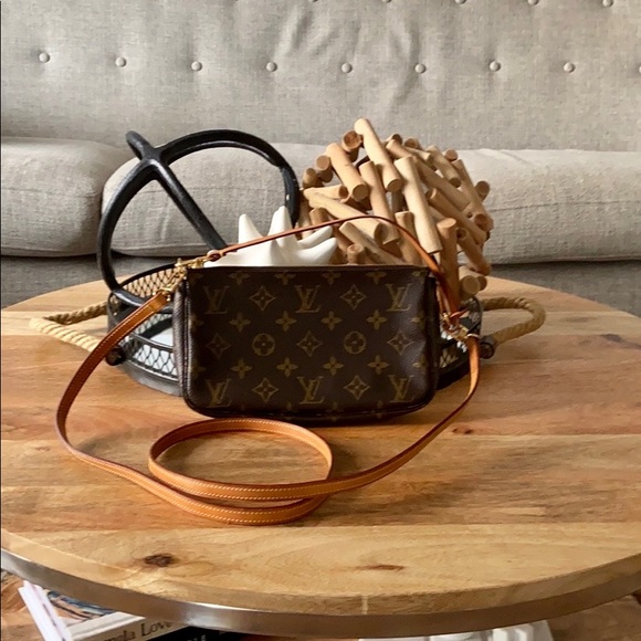 Louis Vuitton Monogram Pochette and Accessories - Picture 3 of 16